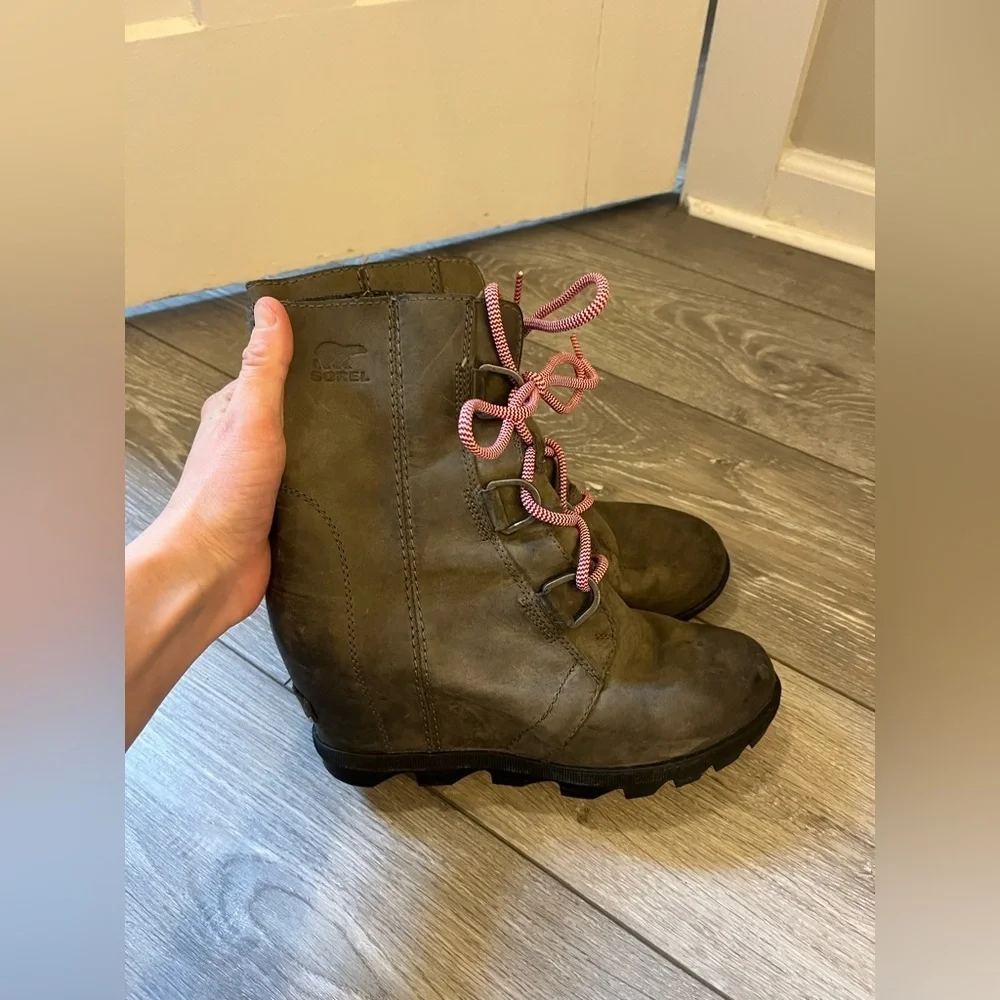 Sorel Women's Joan of Arctic Wedge II Boots US 8 Lace Up green Lace-Up Bootie